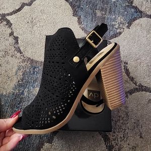 Women's block heel sandals